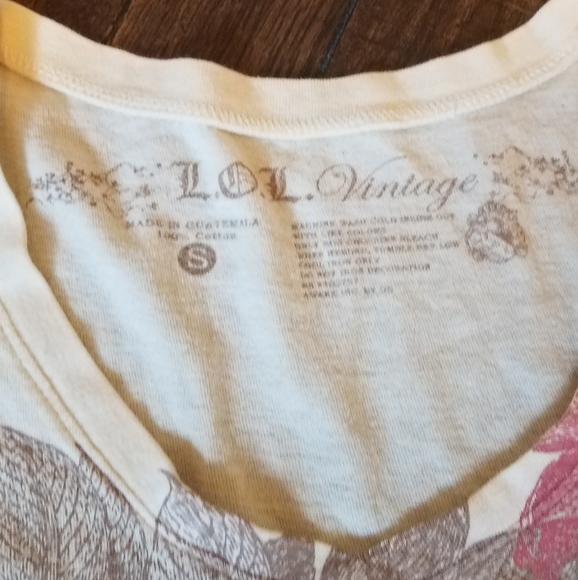 V Neck Tshirt - Picture 2 of 3